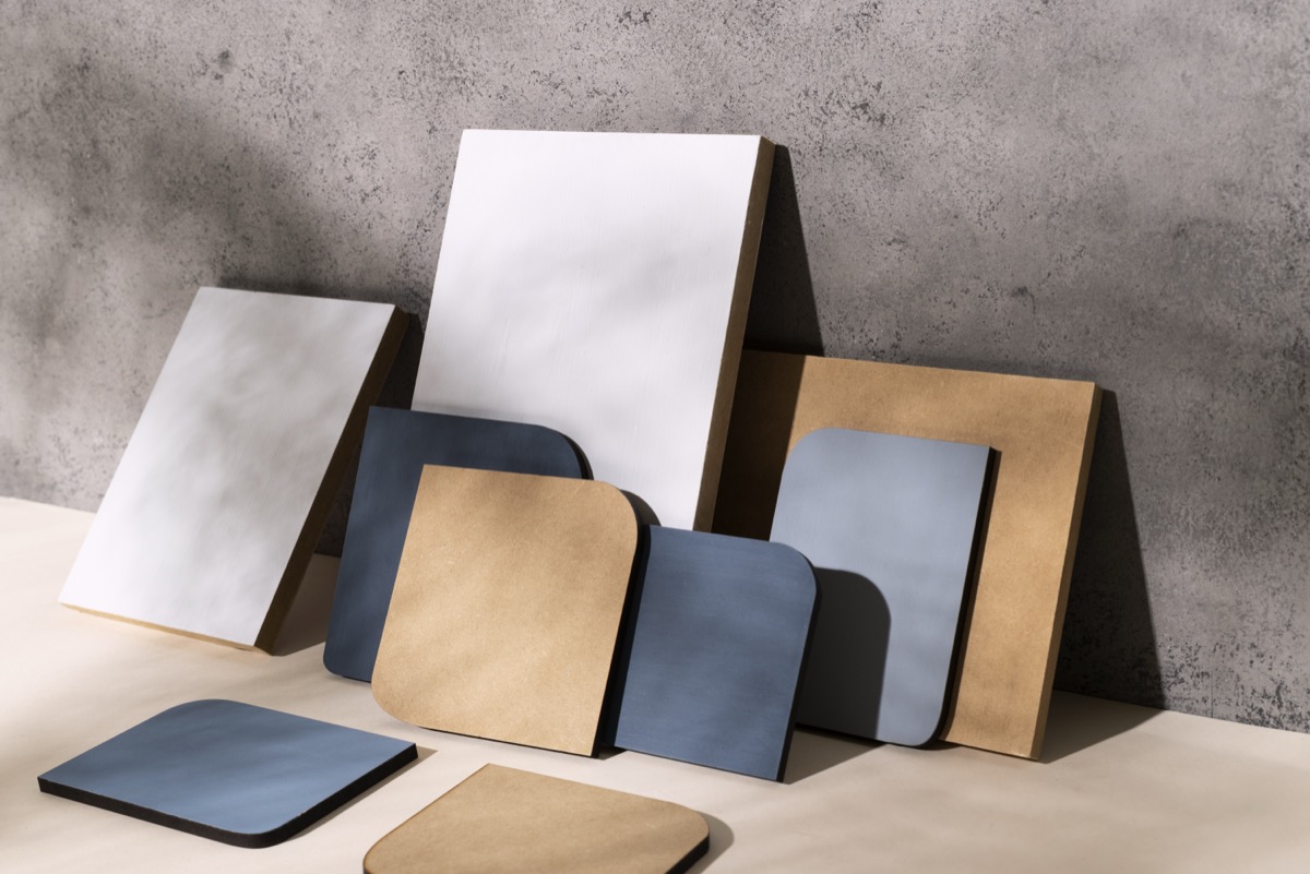 Jak obliczyć wagę płyty meblowej 18 mm? Praktyczny poradnik