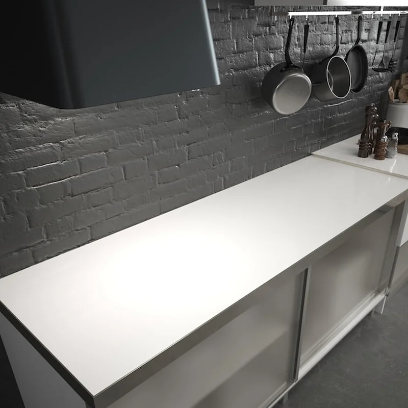 Czym okleić blat kuchenny? Sposoby na jego odnowienie