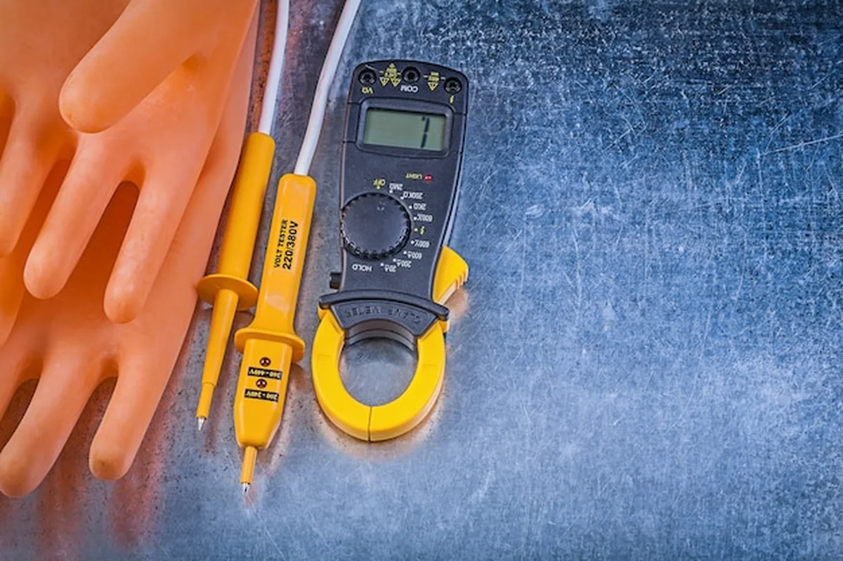 Cyfrowy miernik cęgowy tester elektryczny