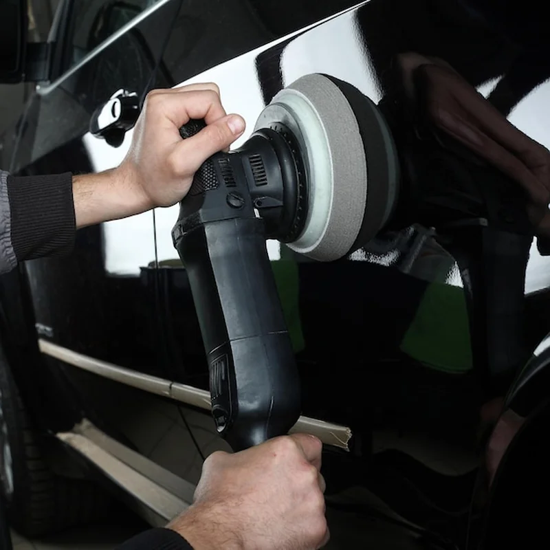 Jak polerować samochód? Poradnik dotyczący lakieru