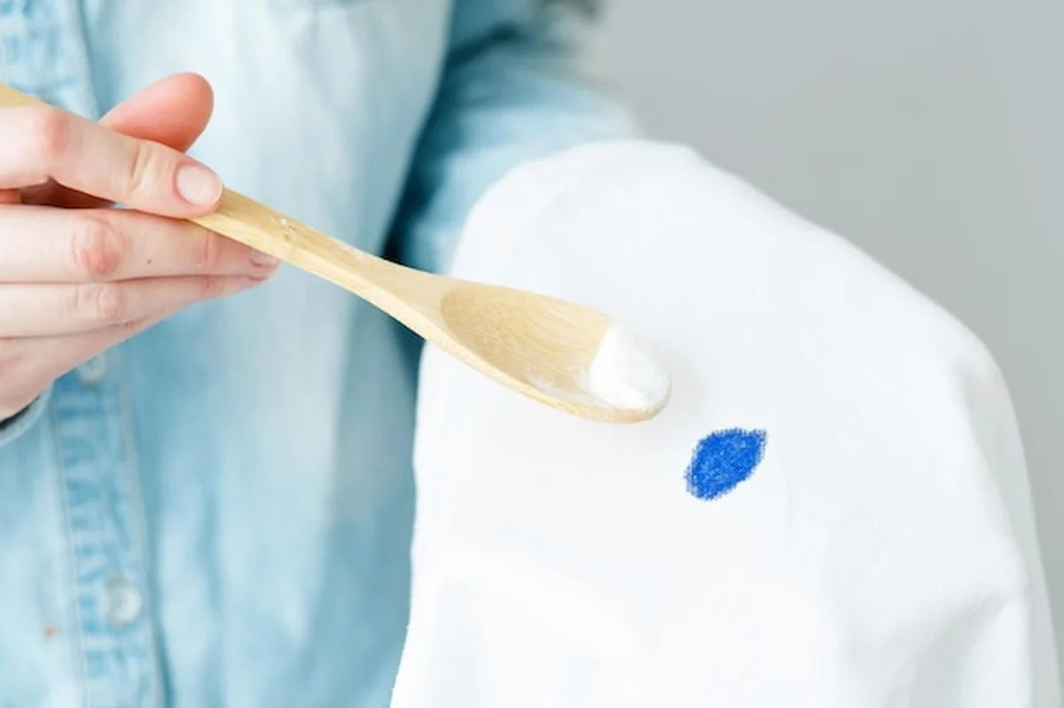 Ekologiczne usuwanie plam na ubraniach