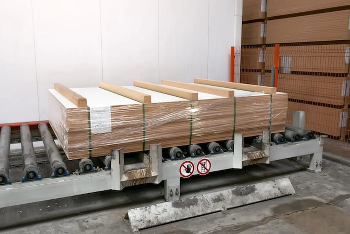 Produkcja laminowanej płyty pilśniowej do mebli
