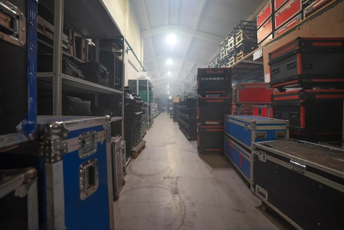 Duży schowek z szufladami