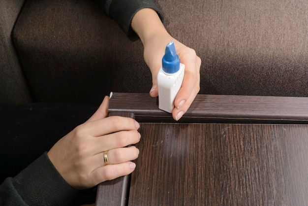 Czym zmyć ołówek z mebli? Skuteczne sposoby na plamy