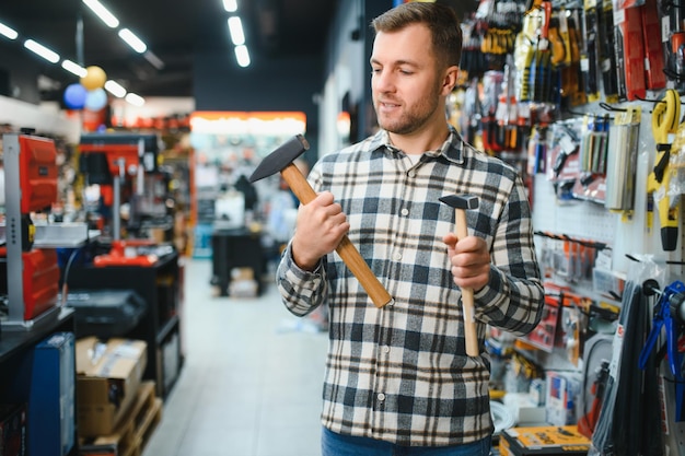 Jak tanio kupić narzędzia? Sprawdź najlepsze oferty online