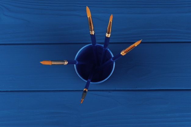 Jak zrobić granatowy kolor? Przewodnik po farbach