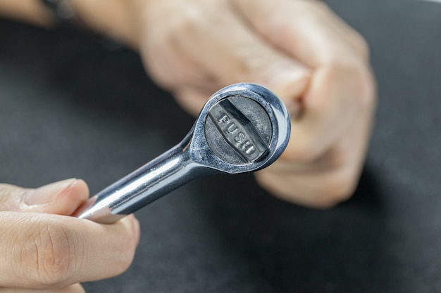 Jaki klucz dynamometryczny wybrać? Praktyczny przewodnik