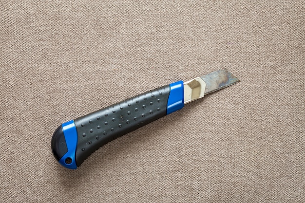 Nożyk tapicerski – jak wybrać najlepszy nóż do cięcia?