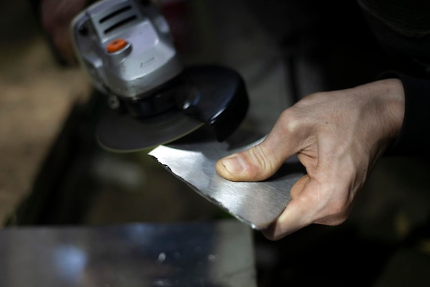 Jak polerować stal nierdzewną na lustro? Praktyczne porady