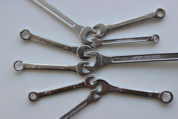 Rodzaje kluczy nasadowych – co warto wiedzieć o nasadkach?